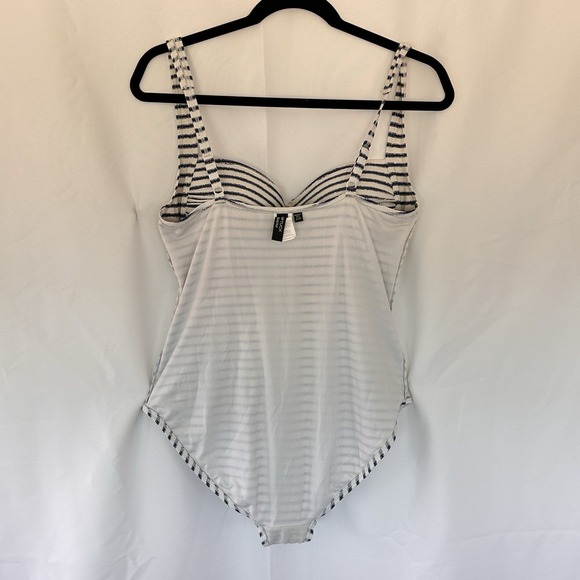 Niptuck One Piece Swim Suit Size 16 Slimming Tummy Control Multi Fit Cup Bra - Picture 7 of 11